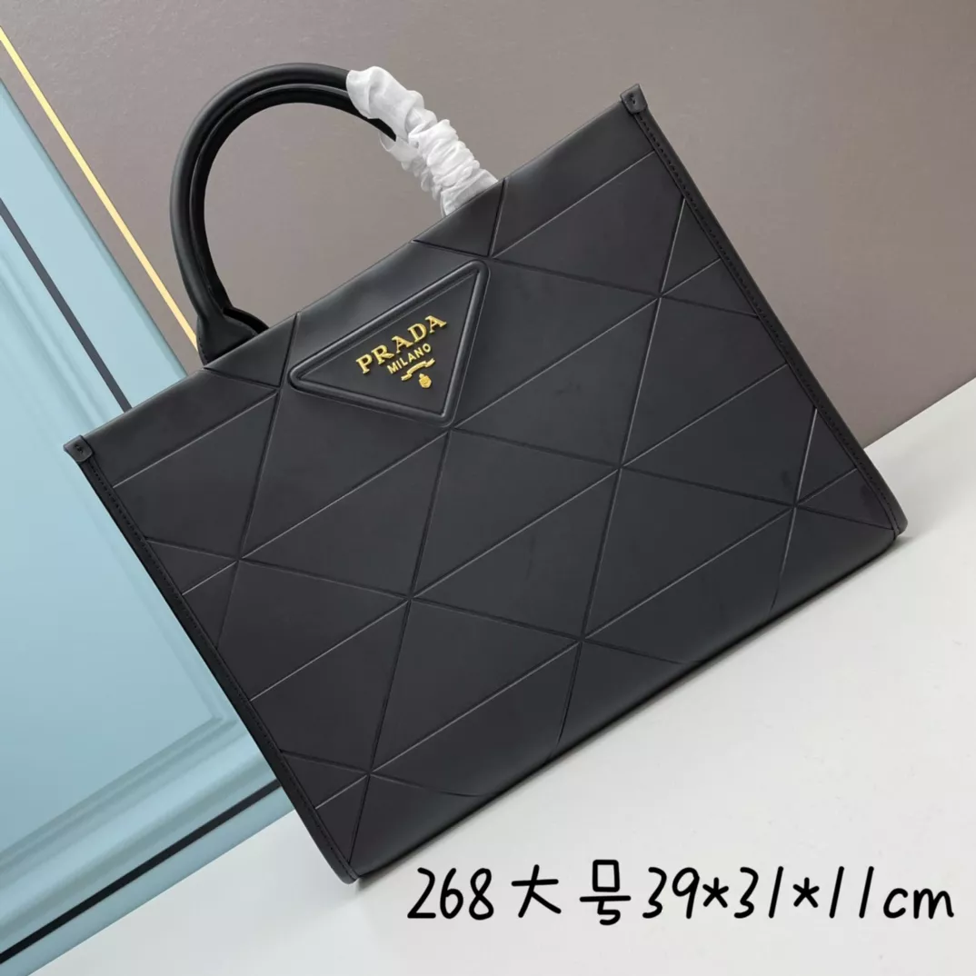 Prada AAA Quality Handbags For Women Lightweight 8725