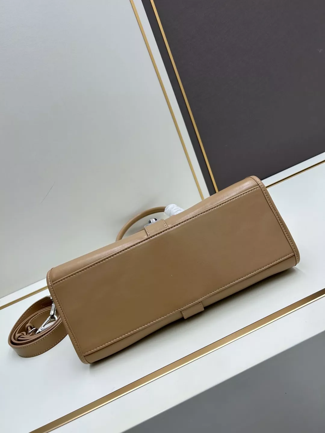 Prada AAA Quality Handbags For Women Modern 7488