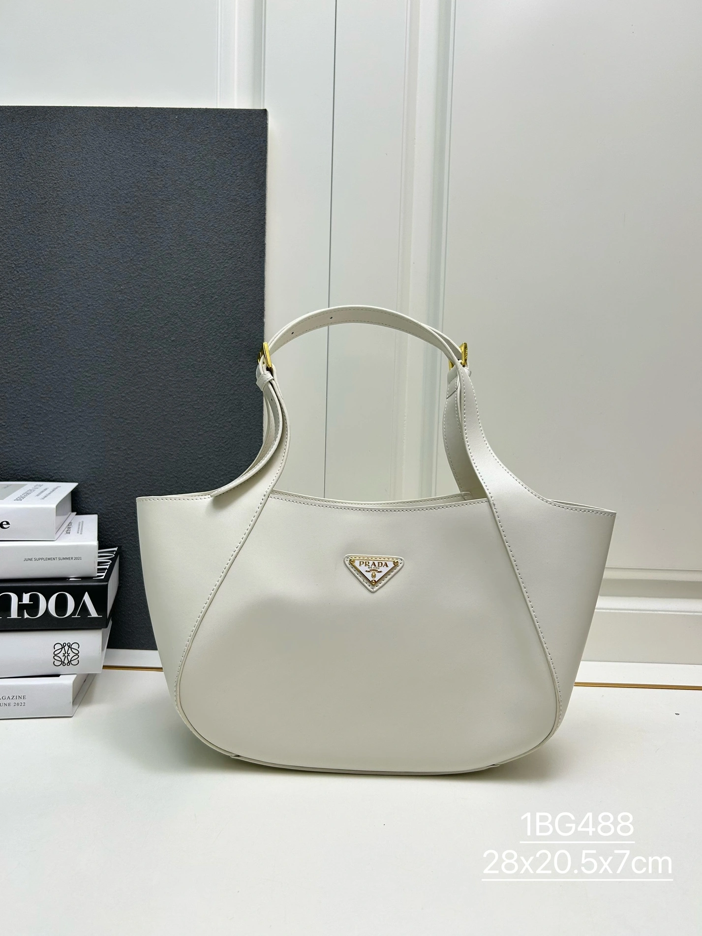 Prada AAA Quality Handbags For Women ModernLook 3297