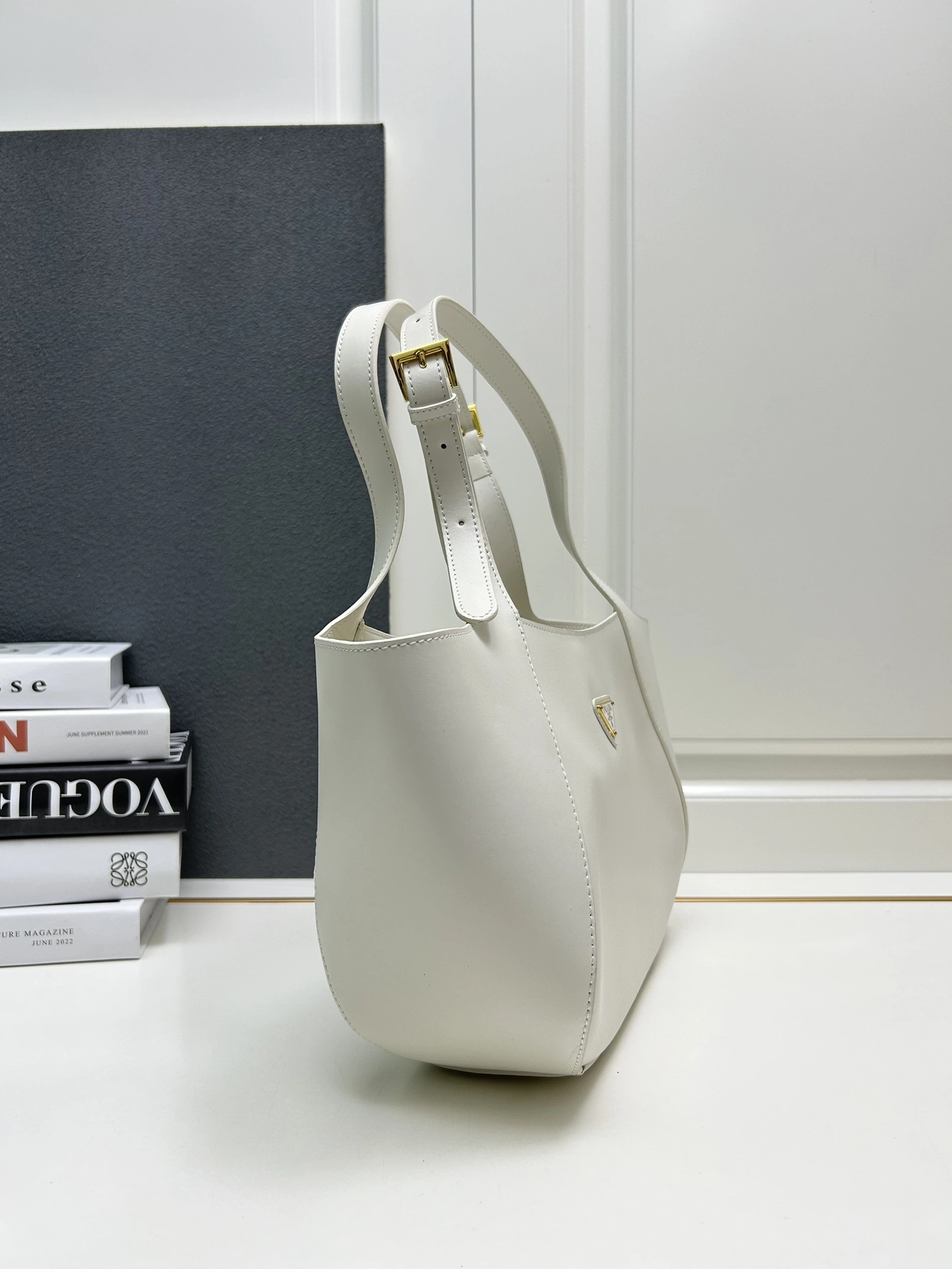 Prada AAA Quality Handbags For Women ModernLook 3297