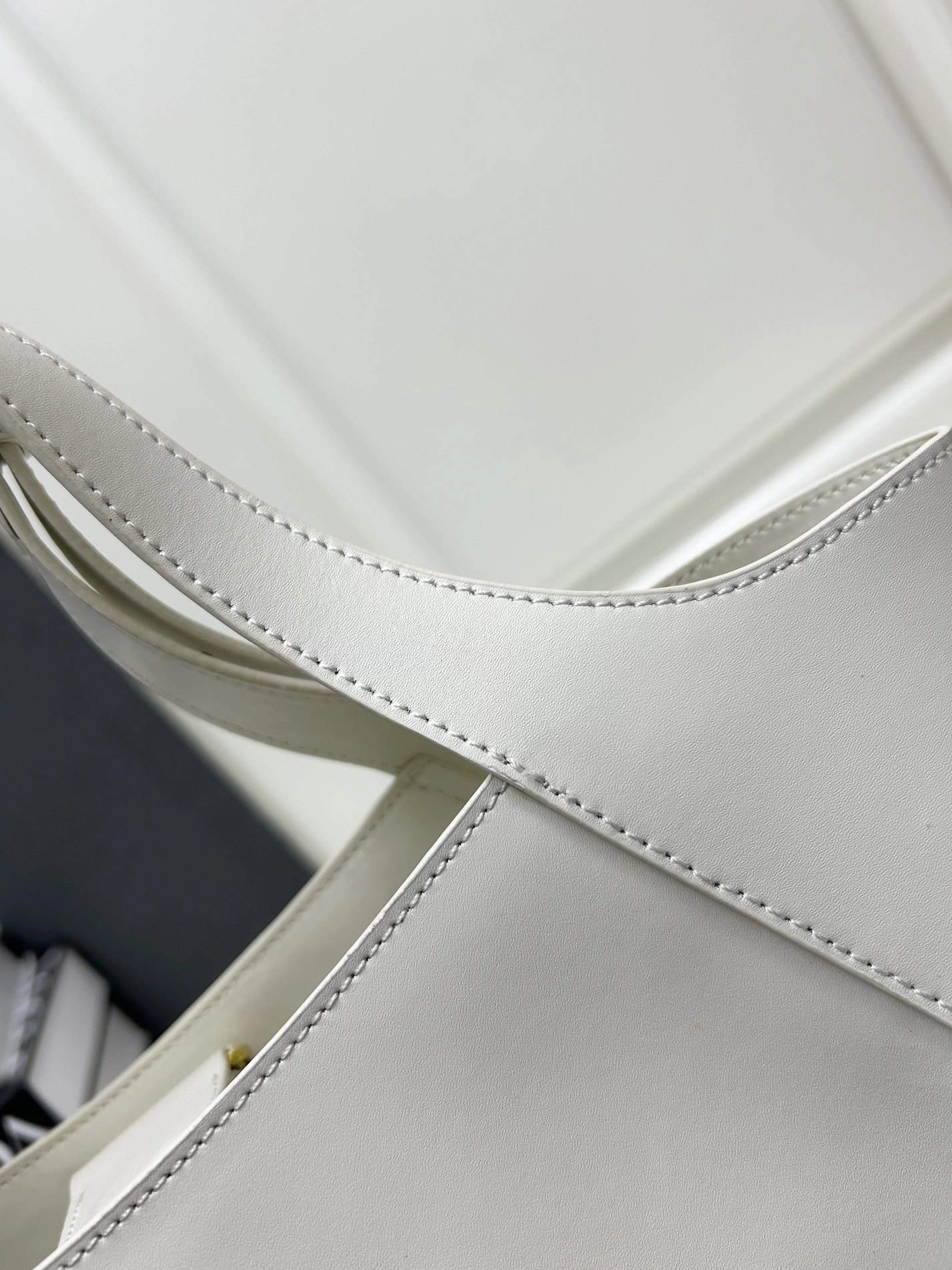 Prada AAA Quality Handbags For Women ModernLook 3297