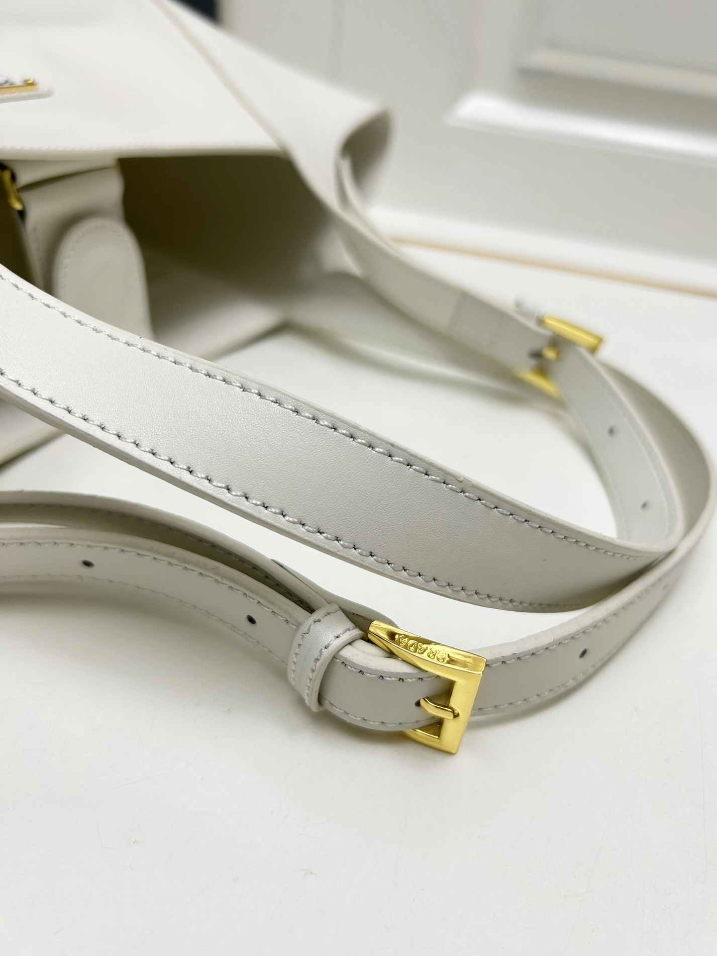 Prada AAA Quality Handbags For Women ModernLook 3297