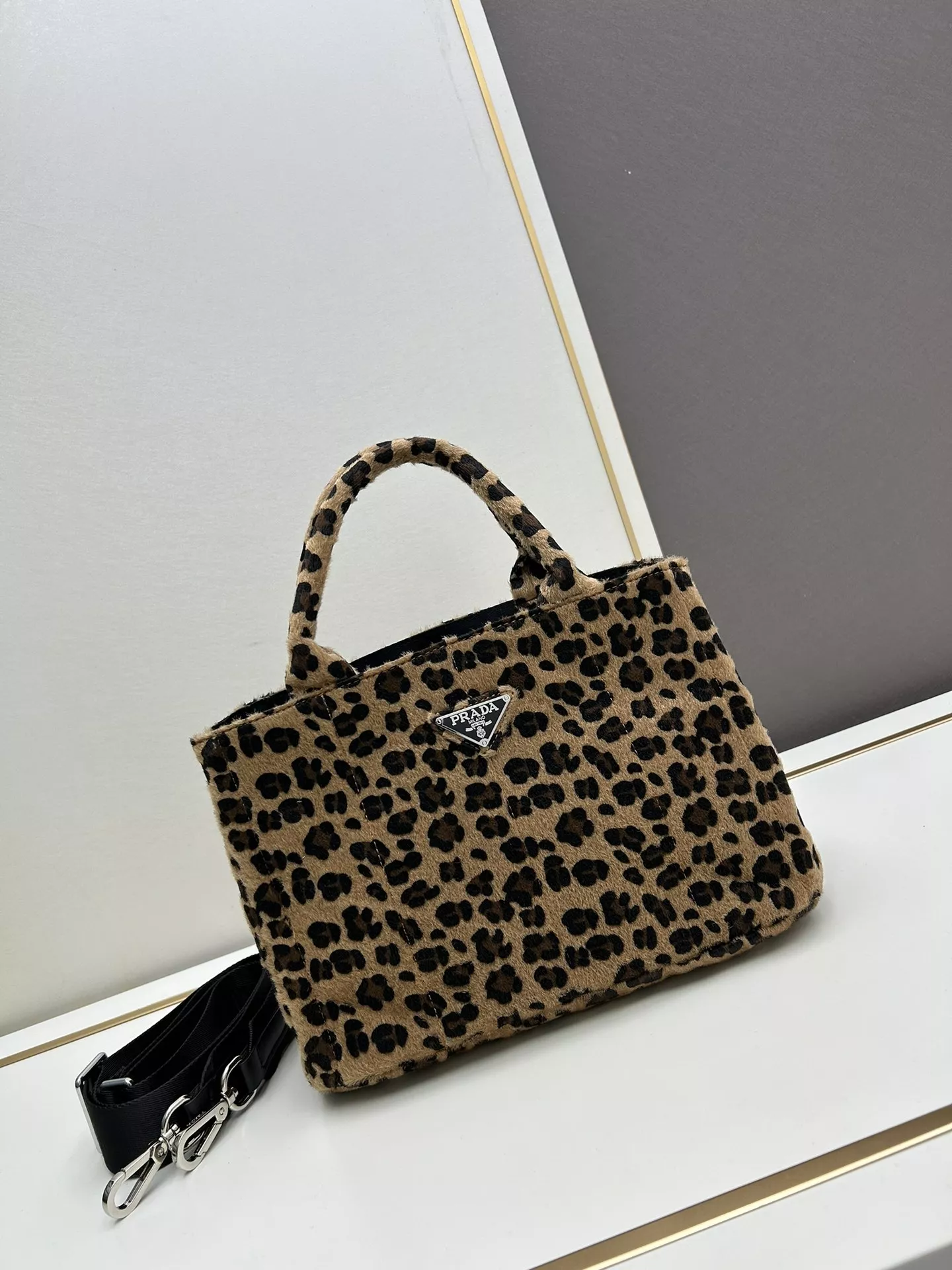 Prada AAA Quality Handbags For Women NewStyle 6884