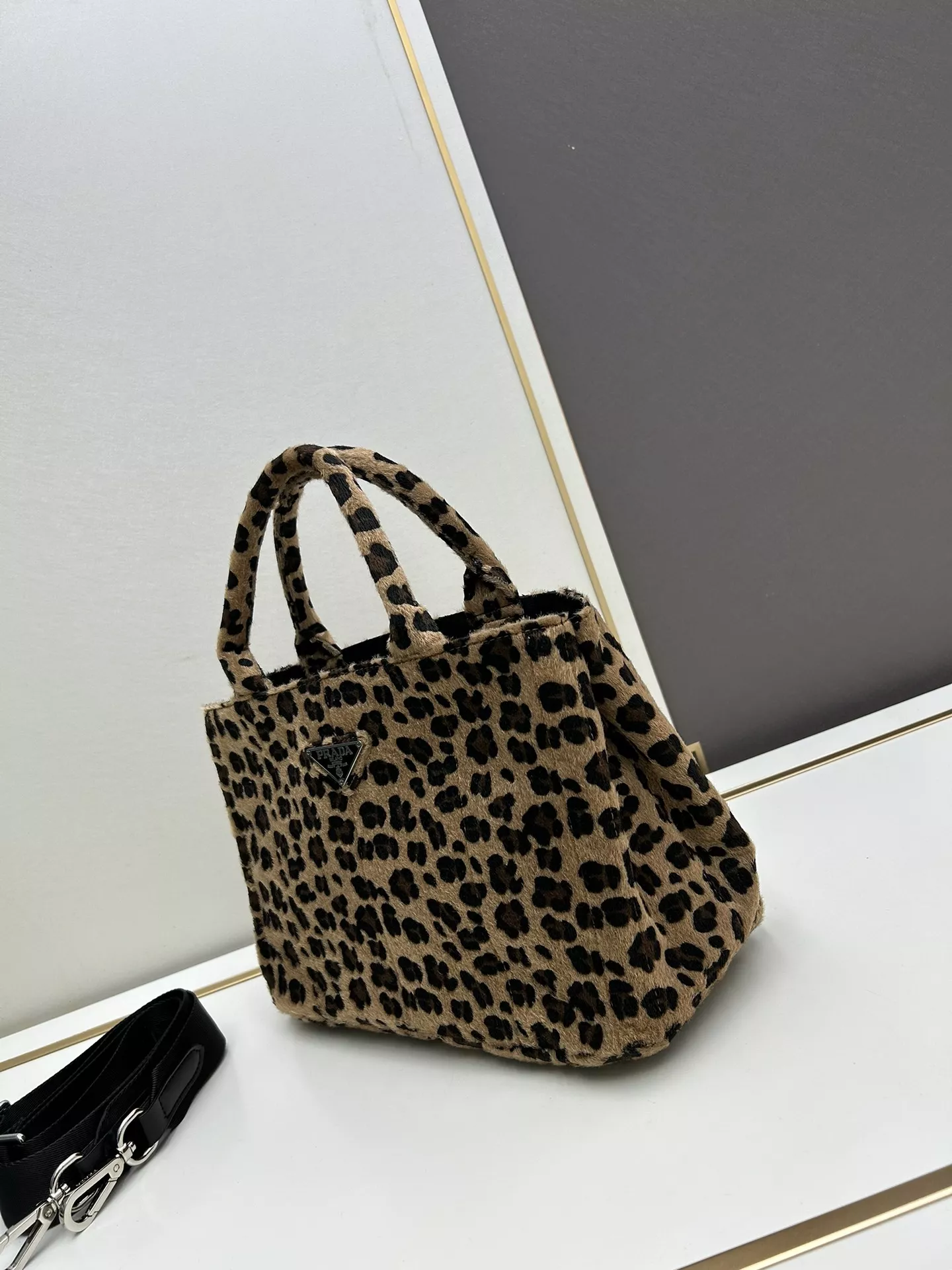 Prada AAA Quality Handbags For Women NewStyle 6884