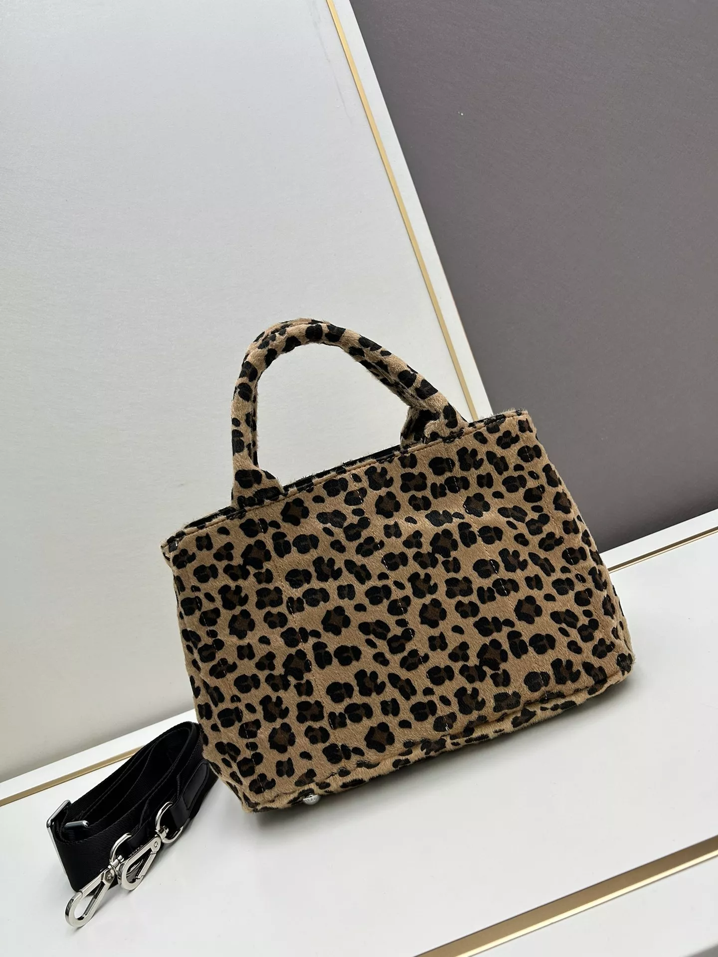Prada AAA Quality Handbags For Women NewStyle 6884