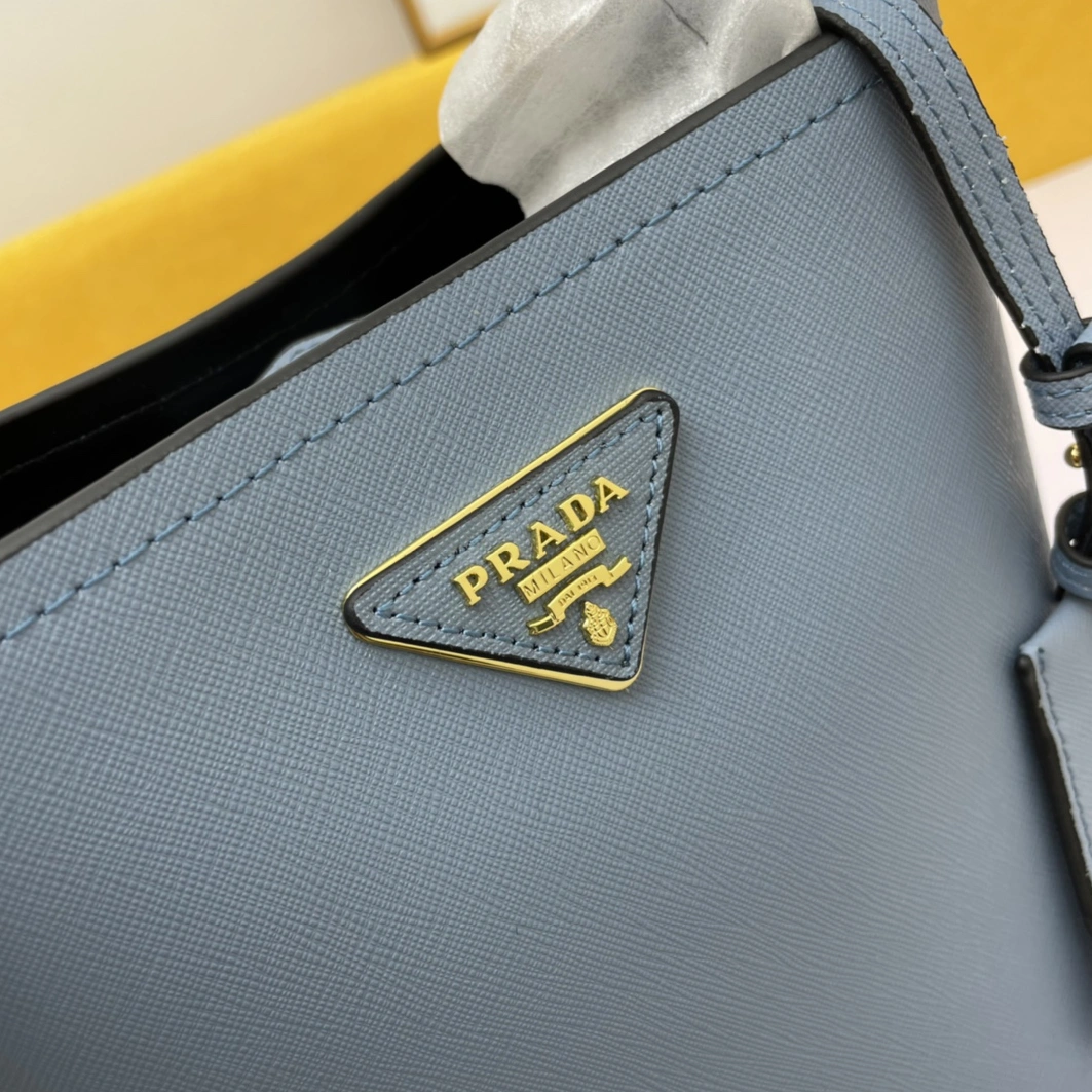 Prada AAA Quality Handbags For Women Popular 8081