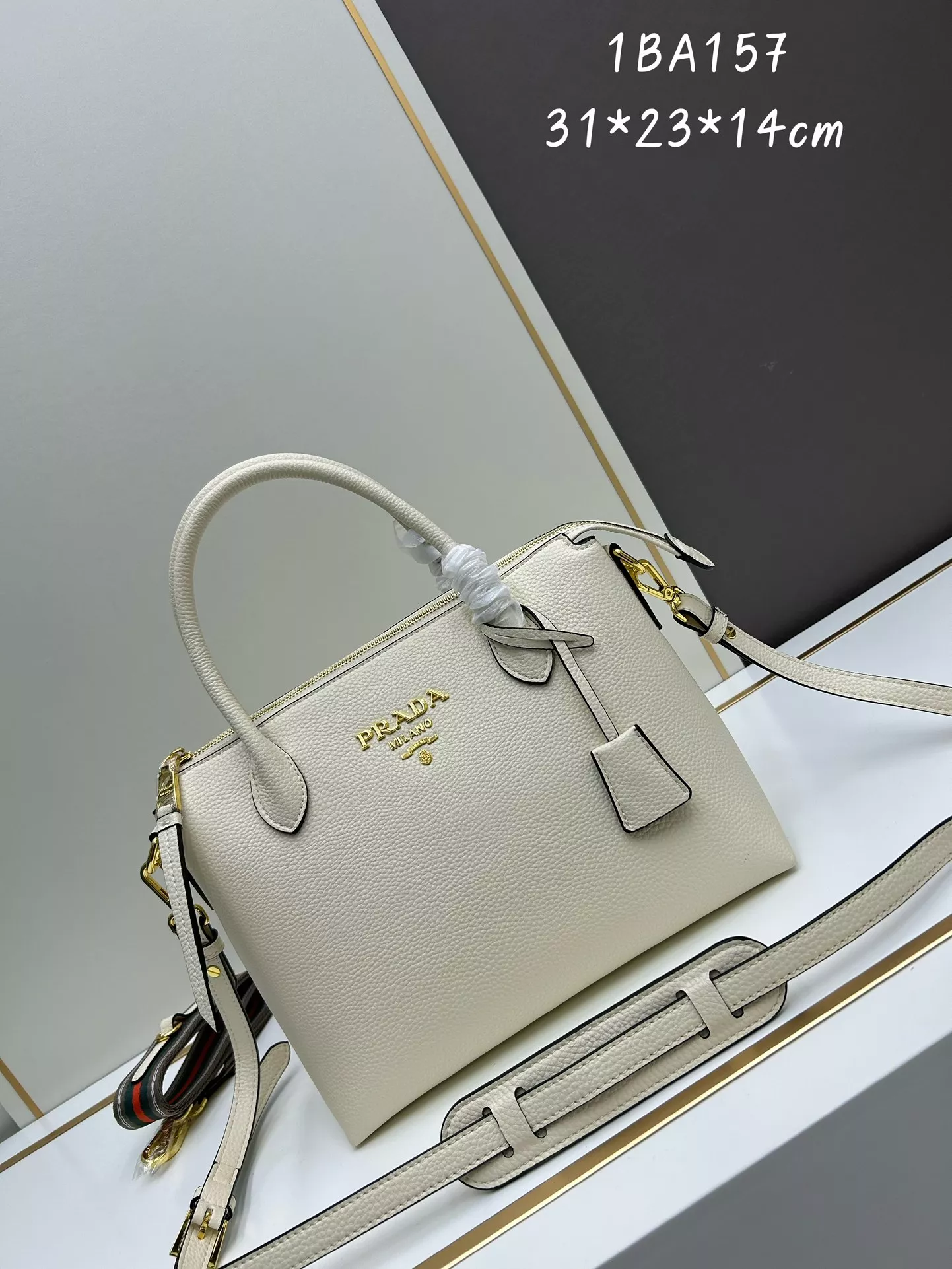 Prada AAA Quality Handbags For Women Practical 5275