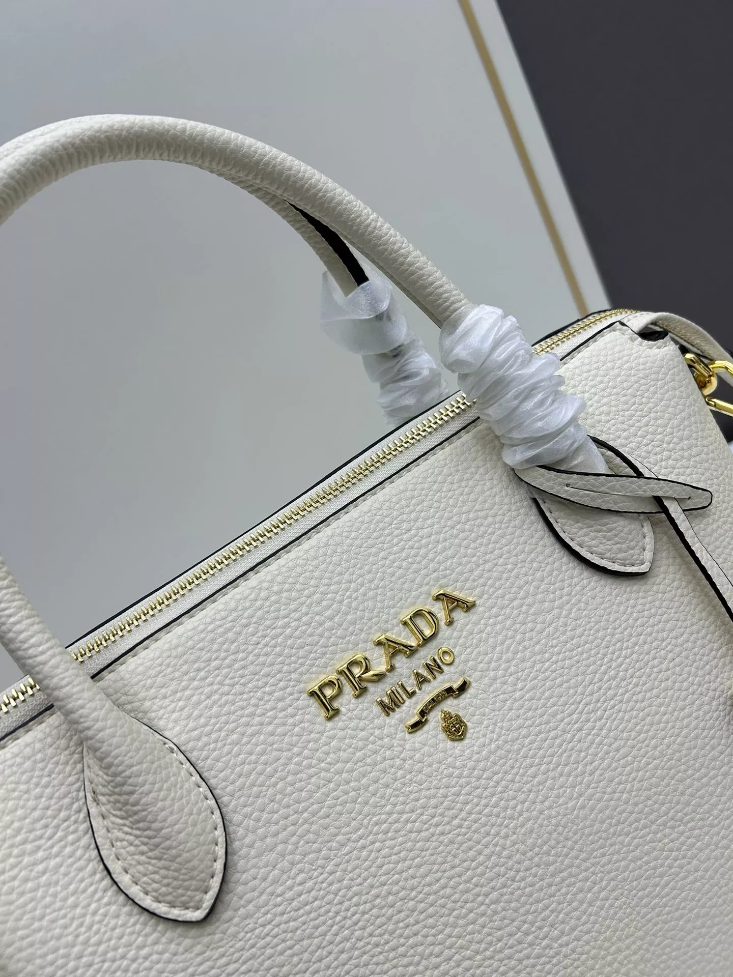 Prada AAA Quality Handbags For Women Practical 5275