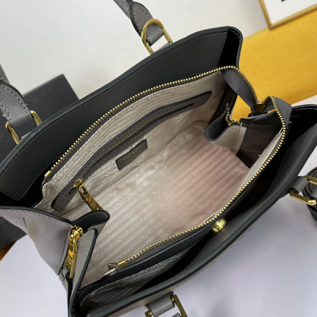 Prada AAA Quality Handbags For Women Practical 7004