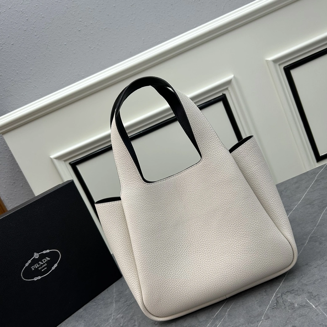 Prada AAA Quality Handbags For Women Practical 7493
