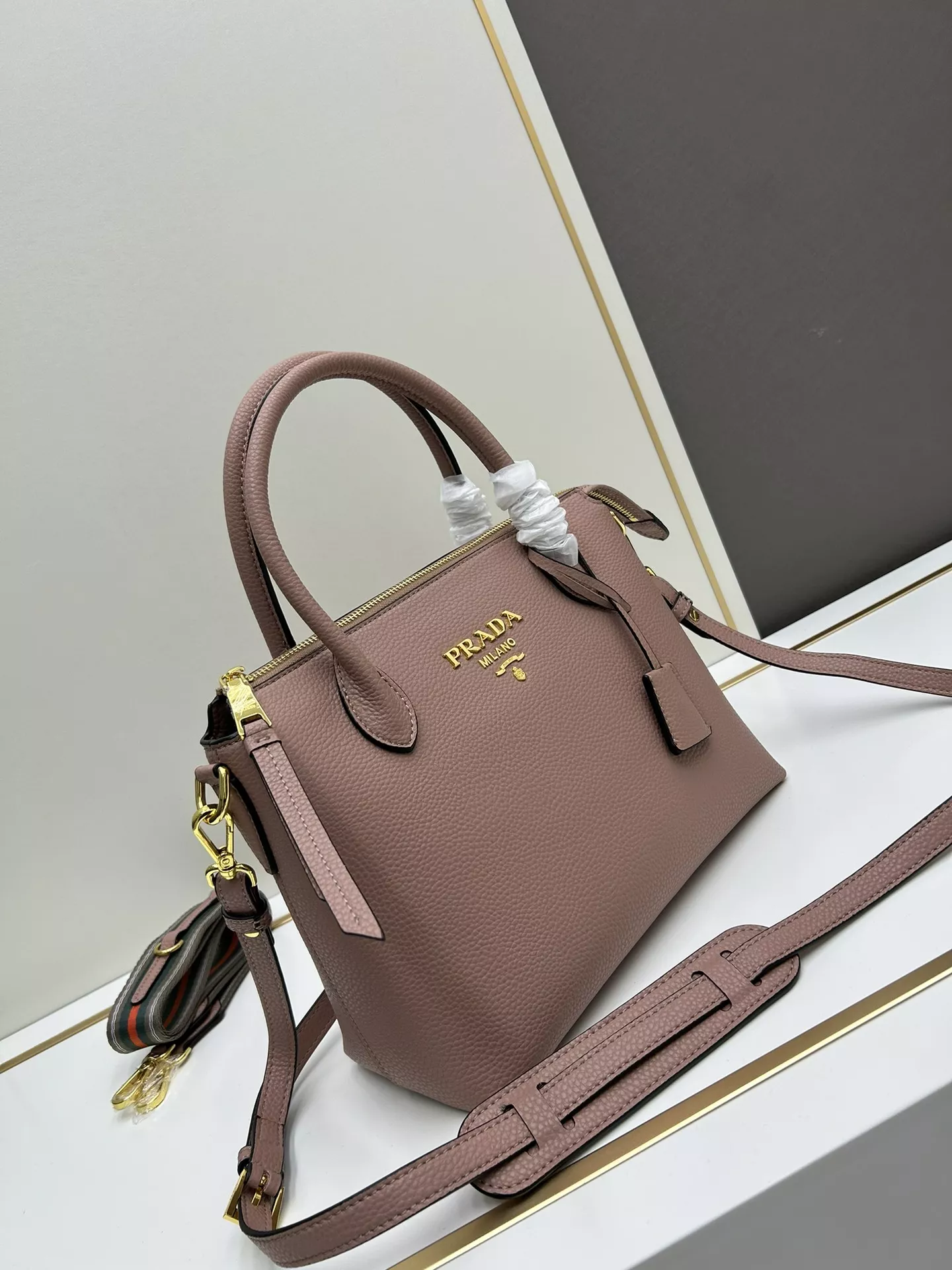 Prada AAA Quality Handbags For Women Practical 9177