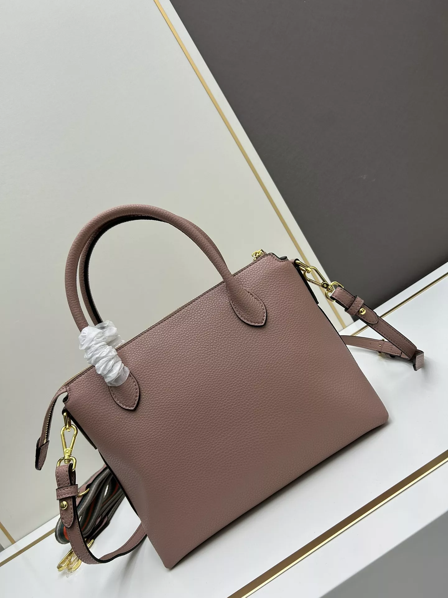 Prada AAA Quality Handbags For Women Practical 9177