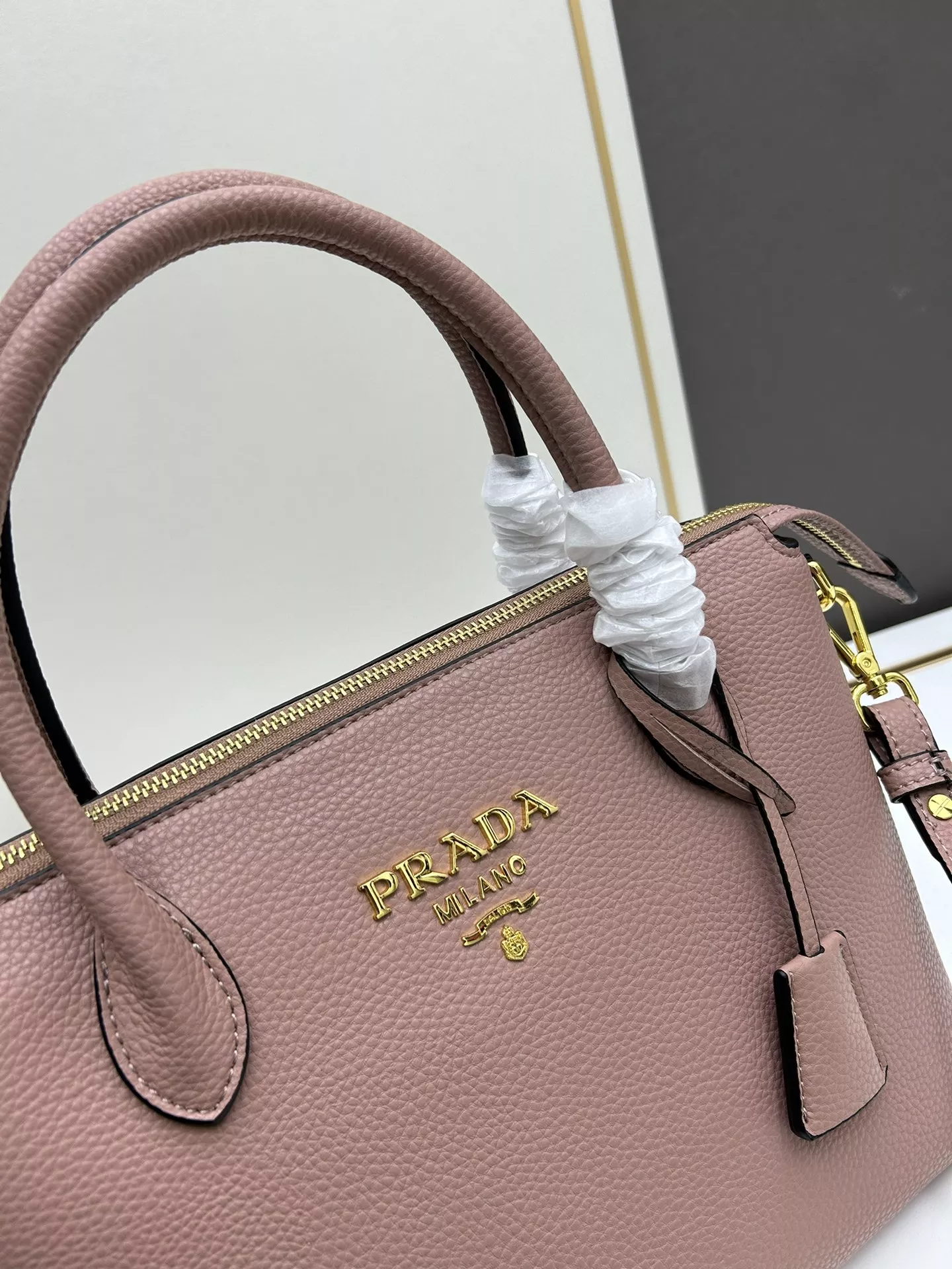Prada AAA Quality Handbags For Women Practical 9177