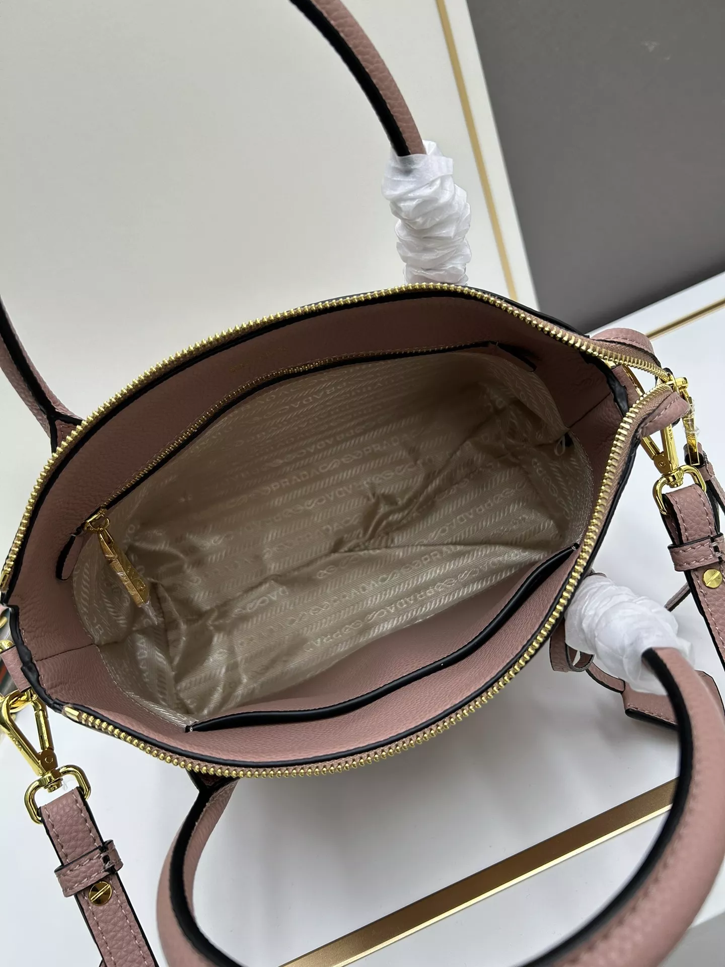 Prada AAA Quality Handbags For Women Practical 9177