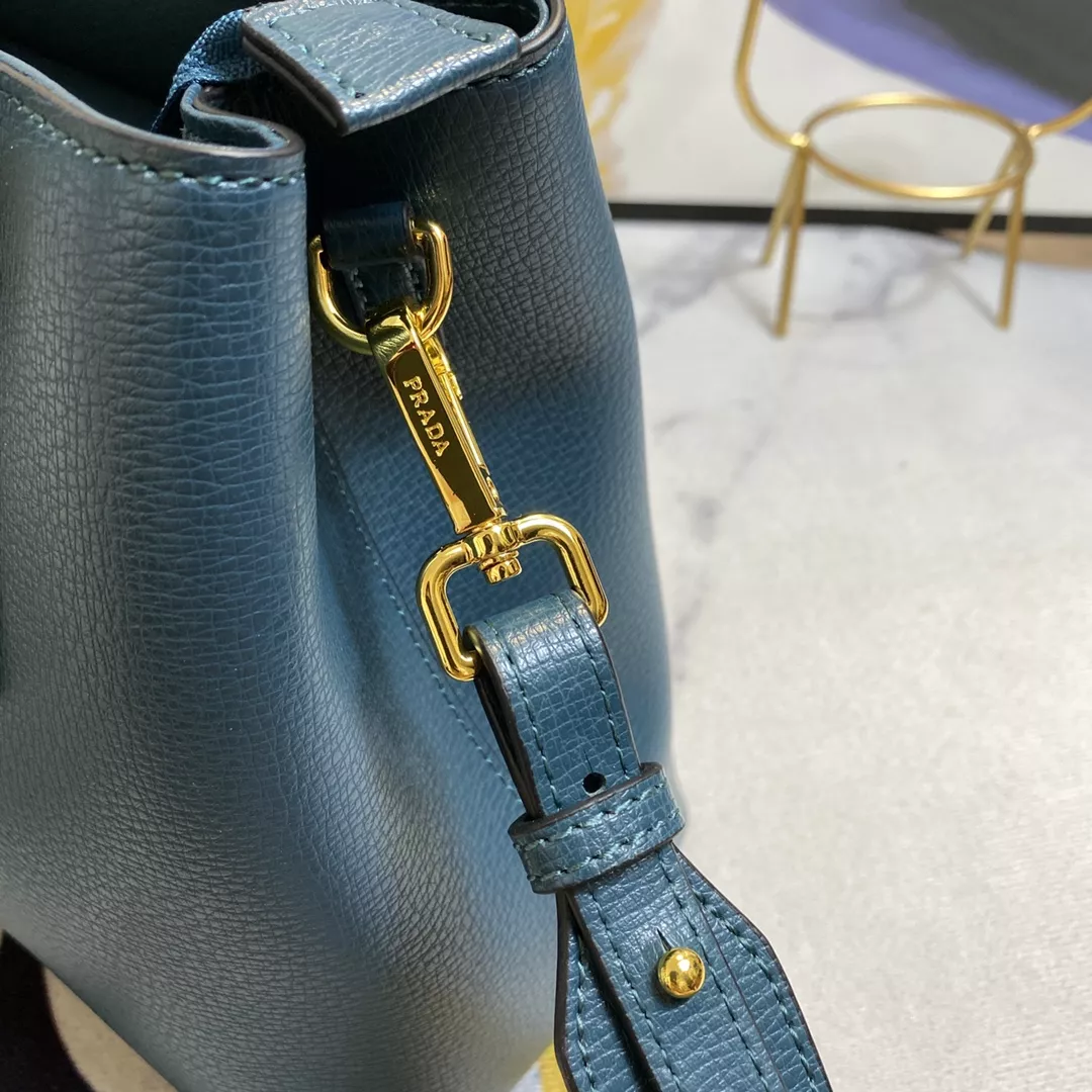 Prada AAA Quality Handbags For Women Reliable 5514