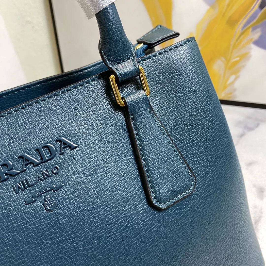Prada AAA Quality Handbags For Women Reliable 5514