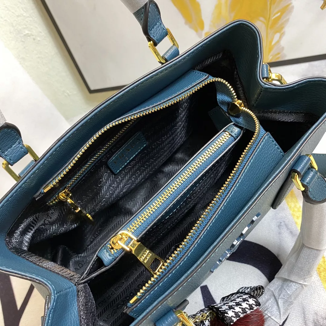 Prada AAA Quality Handbags For Women Reliable 5514