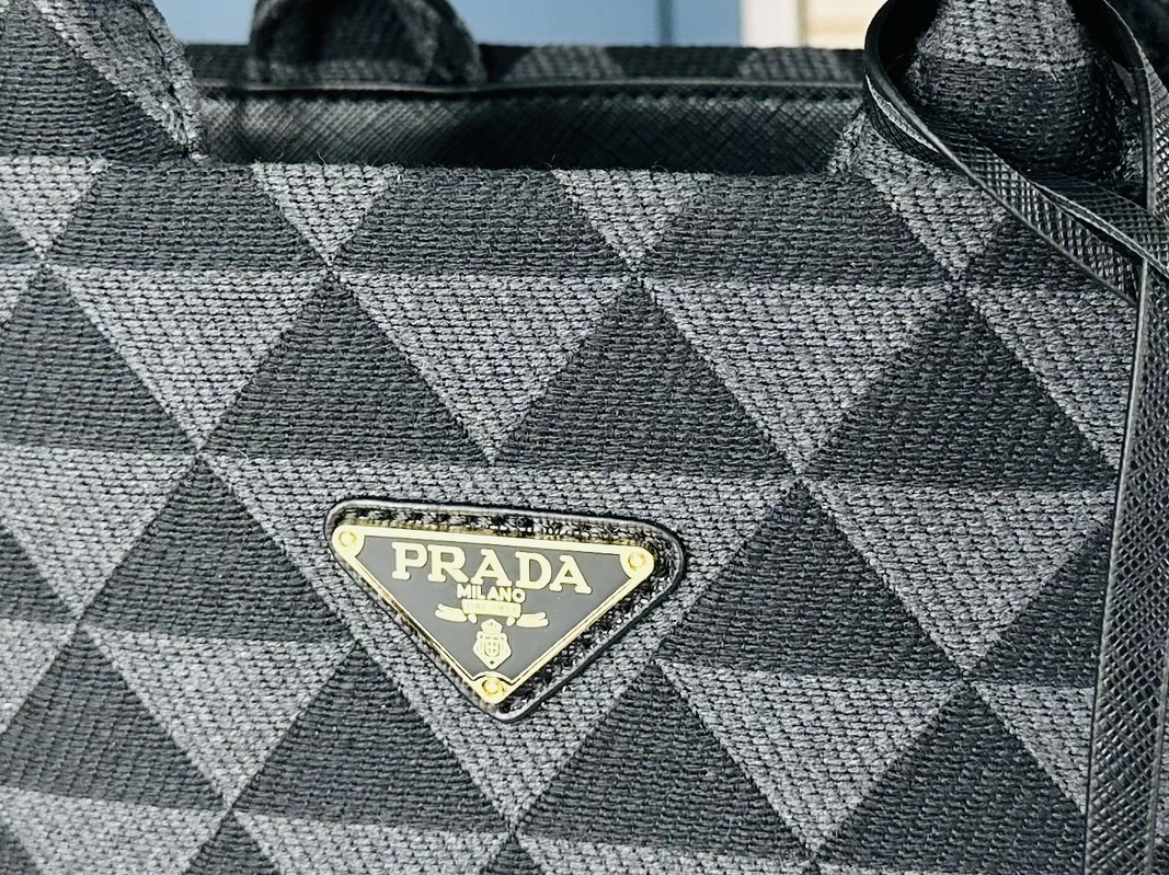 Prada AAA Quality Handbags For Women Sleek 838