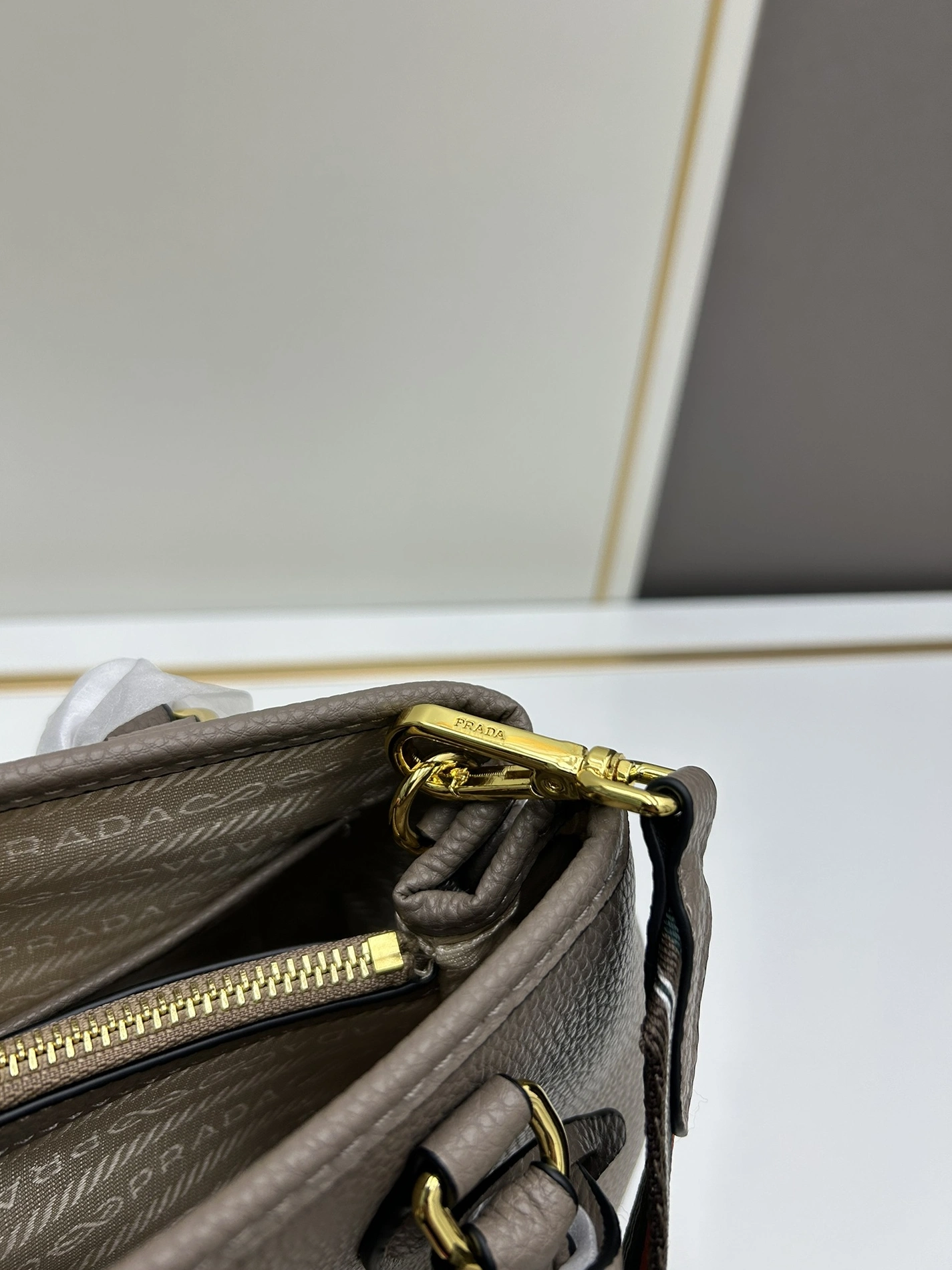 Prada AAA Quality Handbags For Women SmartChoice 2438