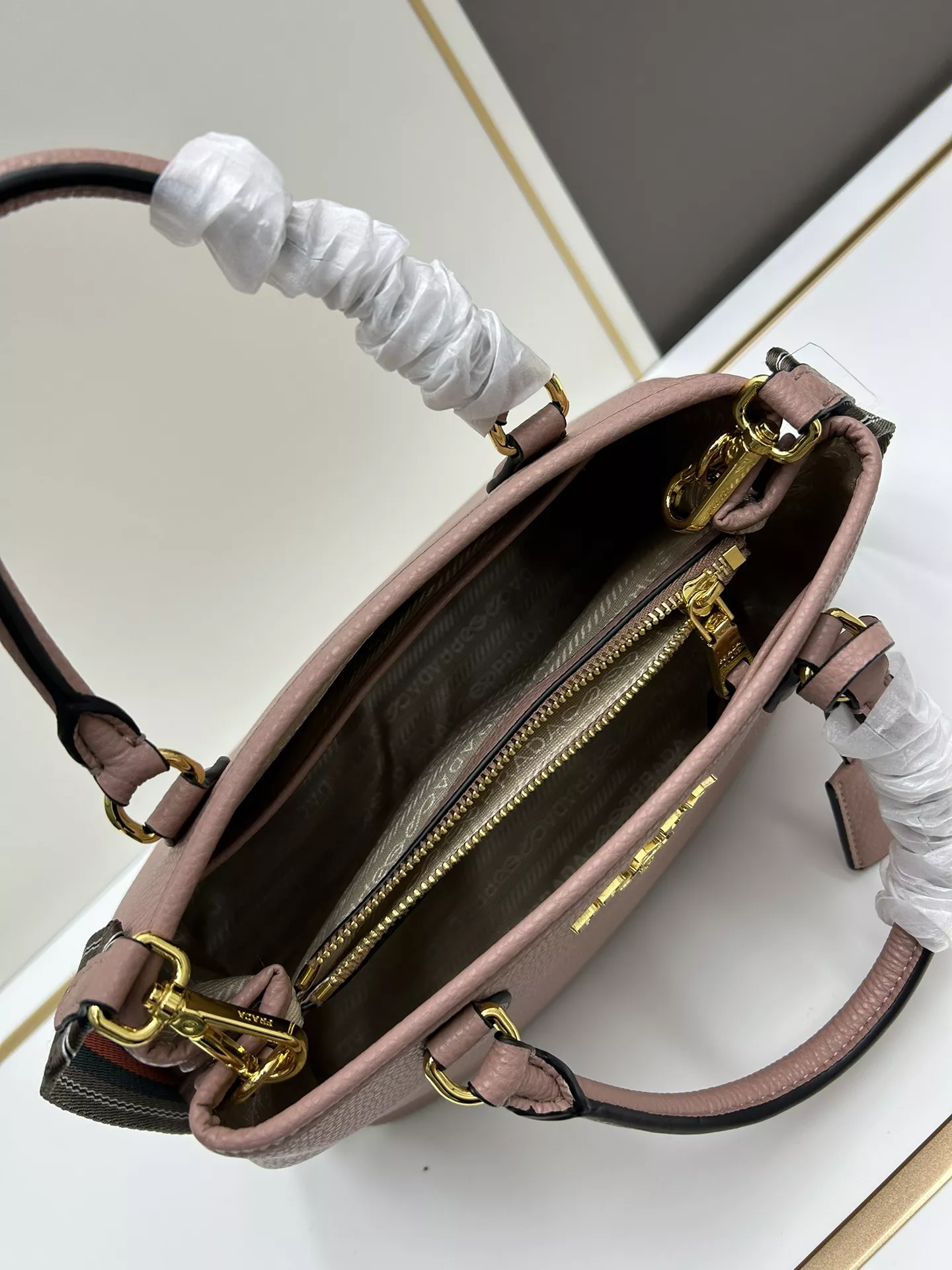 Prada AAA Quality Handbags For Women StreetReady 1689