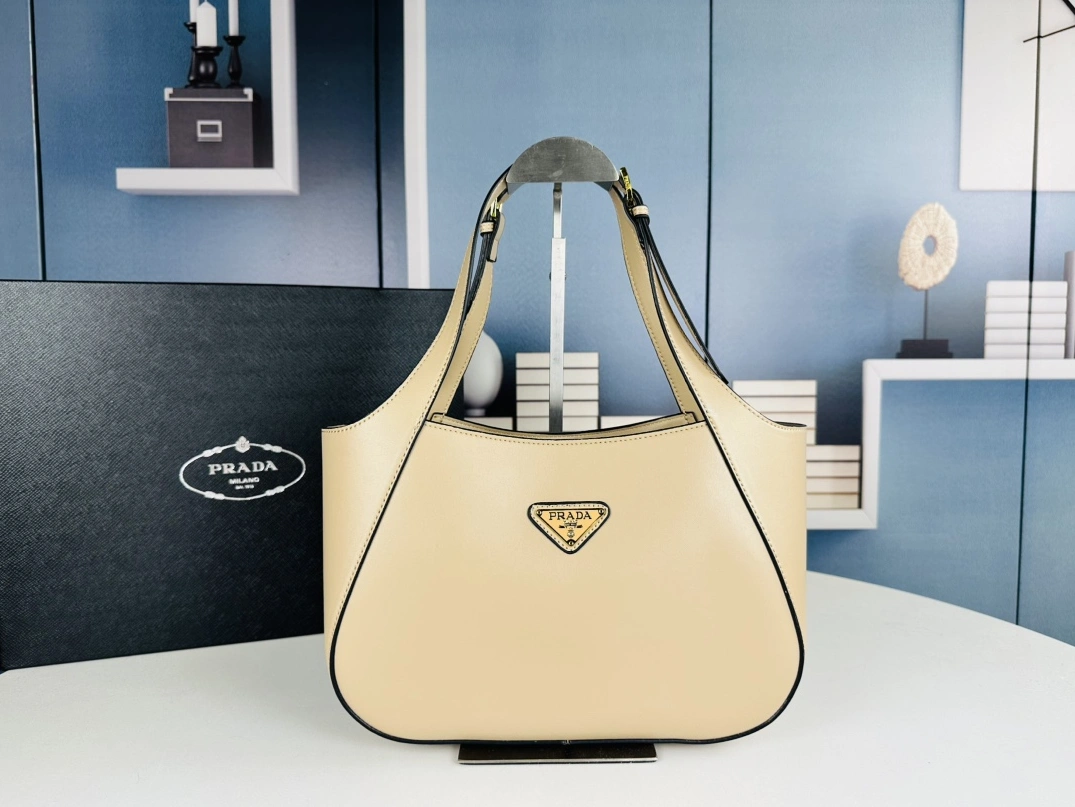 Prada AAA Quality Handbags For Women StreetReady 8711