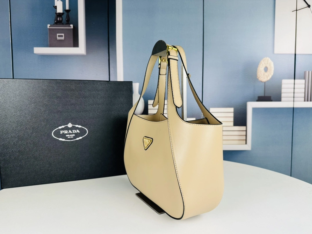 Prada AAA Quality Handbags For Women StreetReady 8711