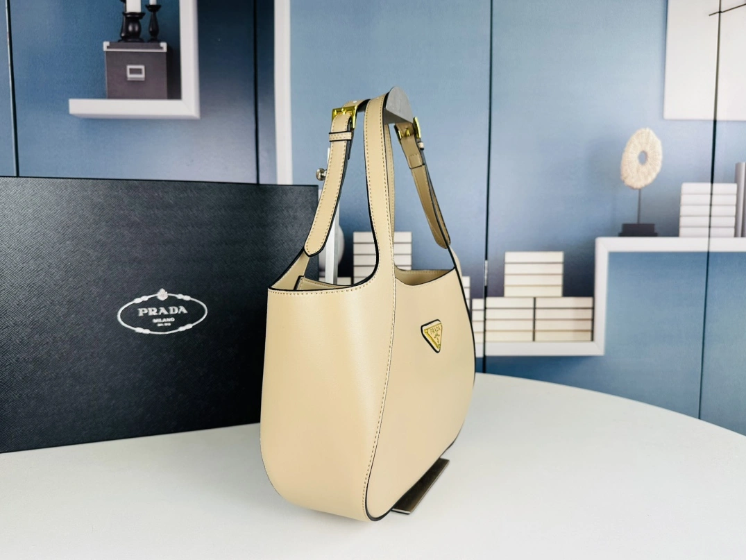 Prada AAA Quality Handbags For Women StreetReady 8711