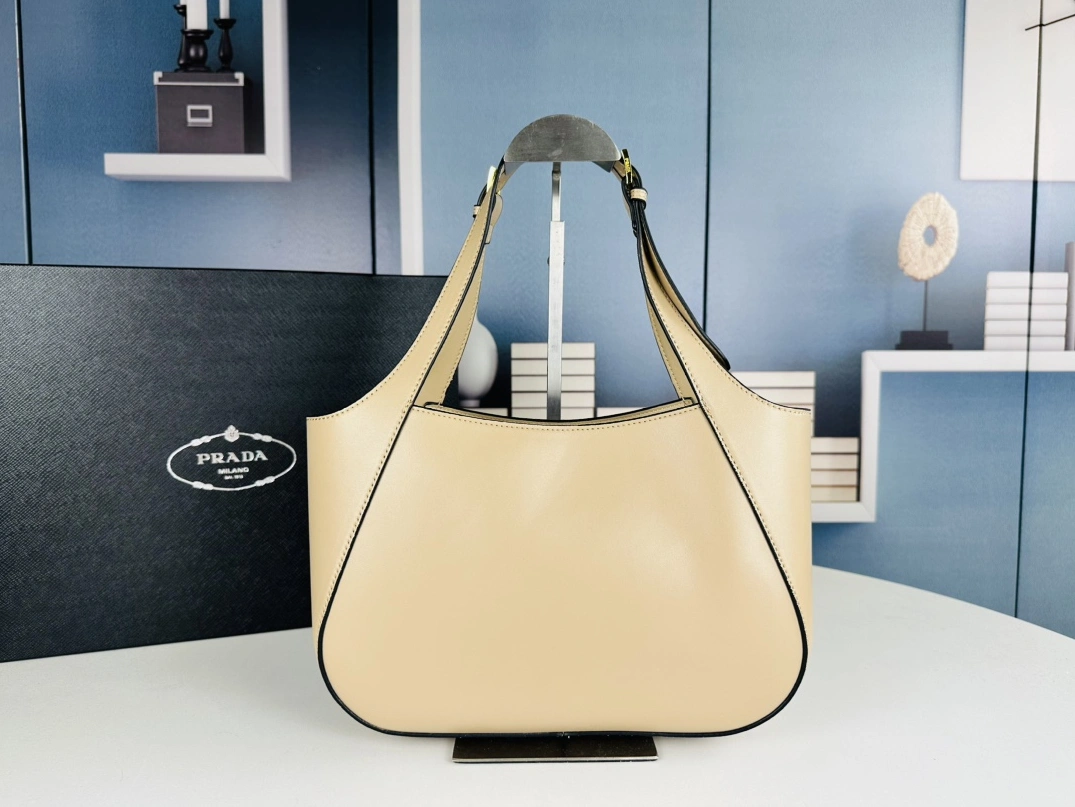 Prada AAA Quality Handbags For Women StreetReady 8711