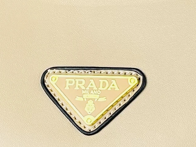 Prada AAA Quality Handbags For Women StreetReady 8711