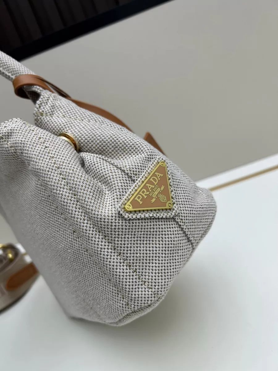 Prada AAA Quality Handbags For Women Stylish 9018