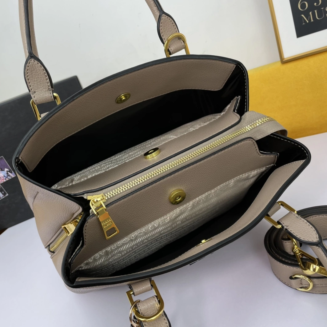 Prada AAA Quality Handbags For Women Trendsetting 7398
