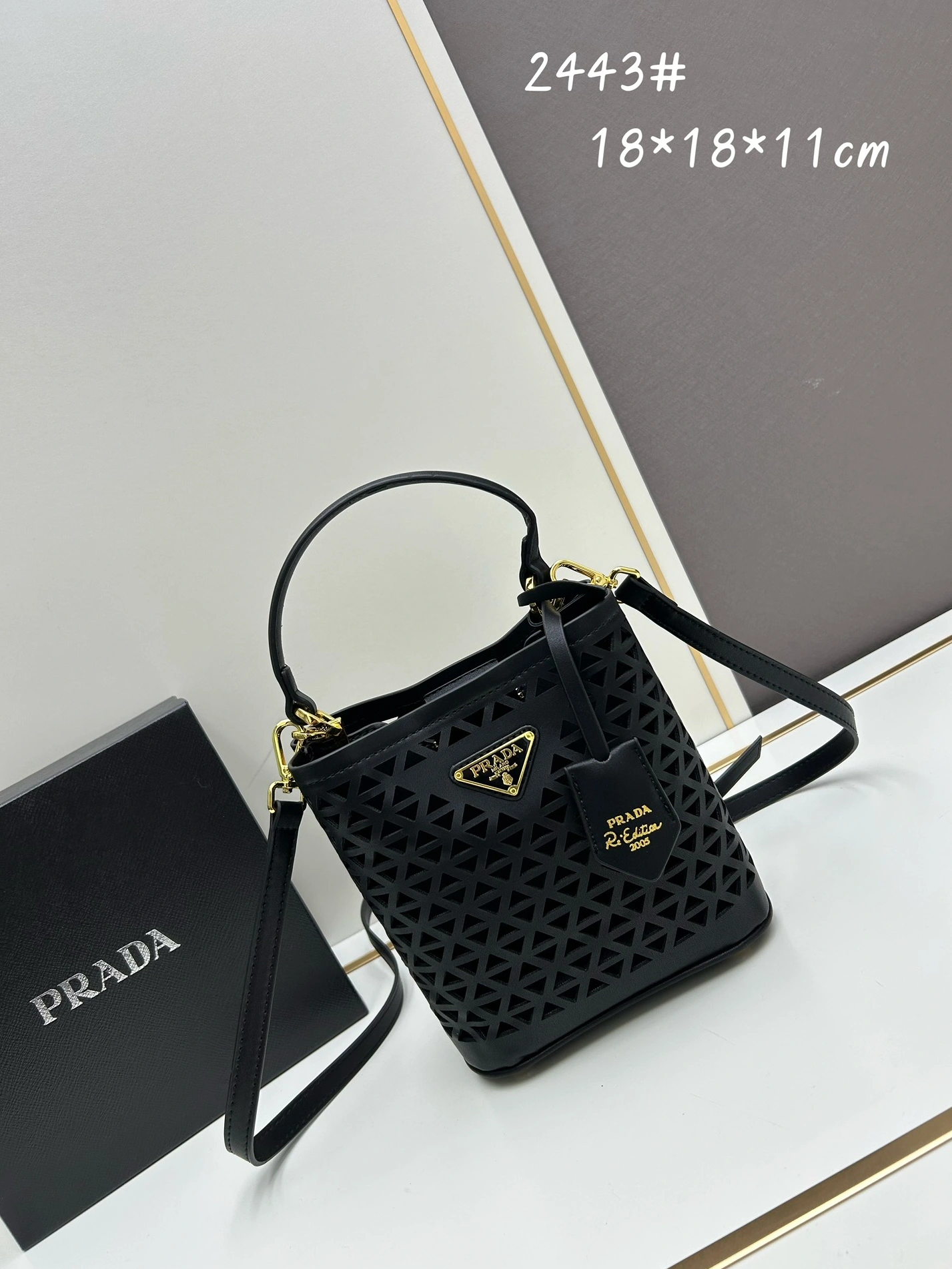 Prada AAA Quality Handbags For Women Trendsetting 7549