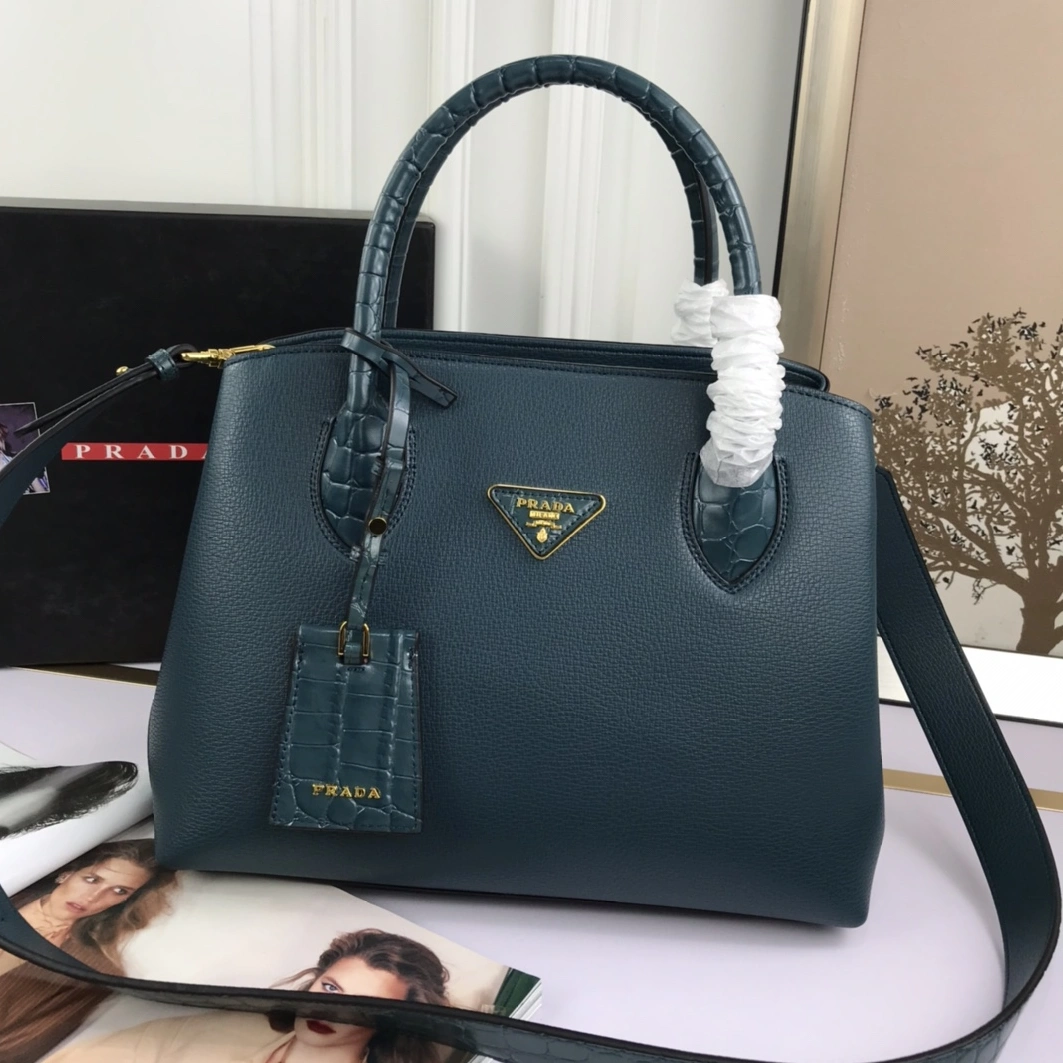 Prada AAA Quality Handbags For Women Trendsetting 7934