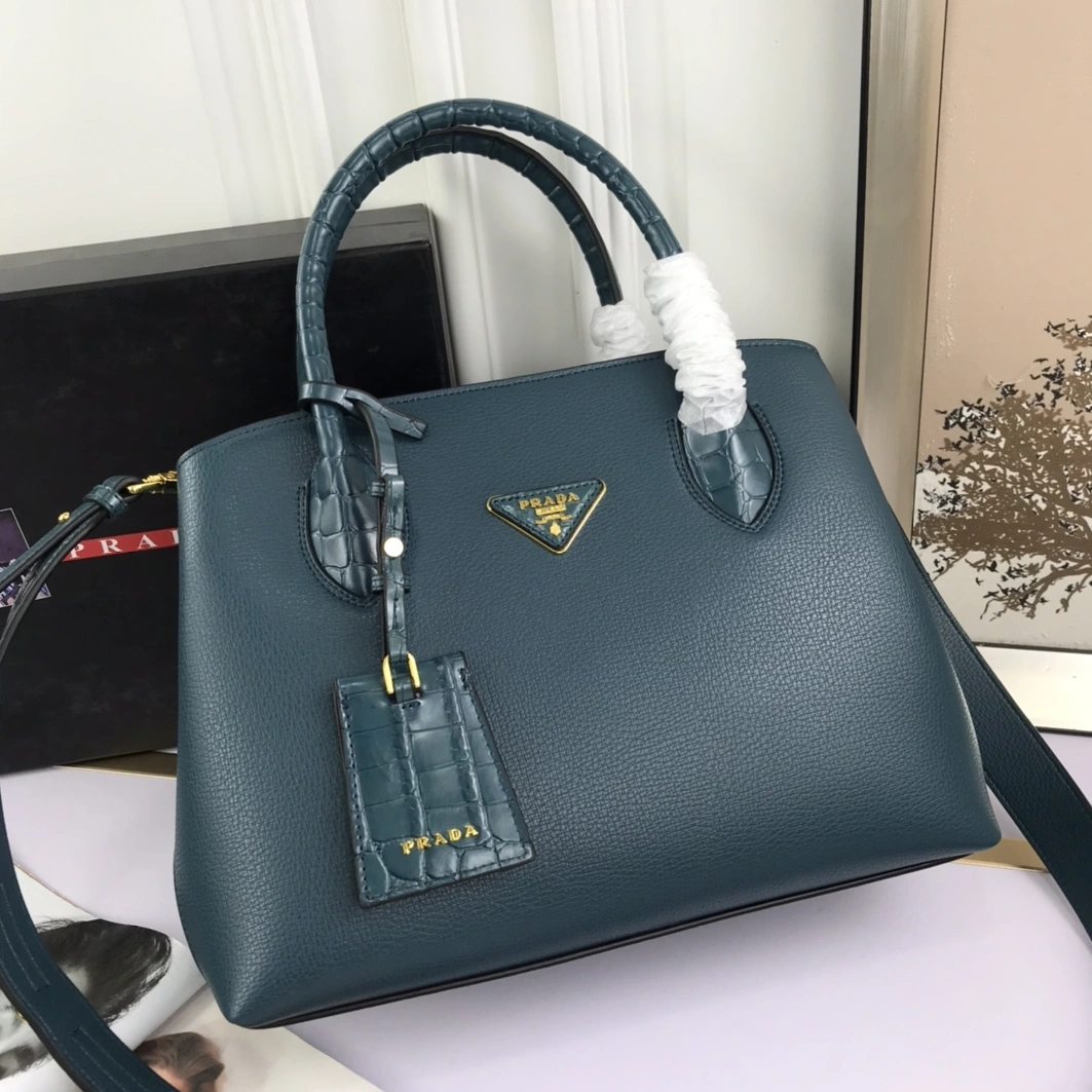Prada AAA Quality Handbags For Women Trendsetting 7934