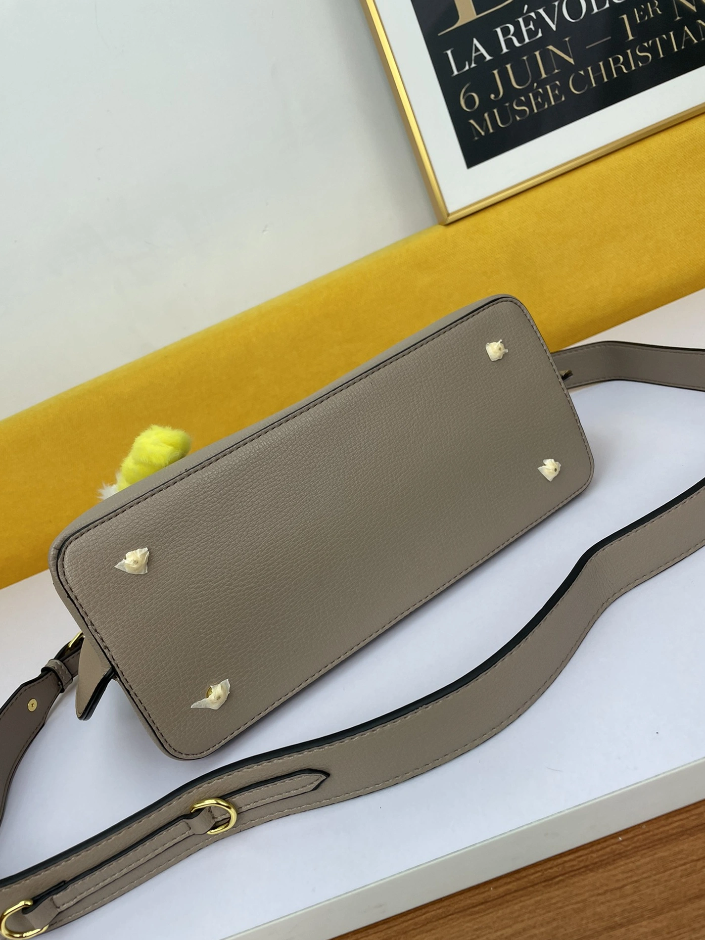 Prada AAA Quality Handbags For Women Trendsetting 982