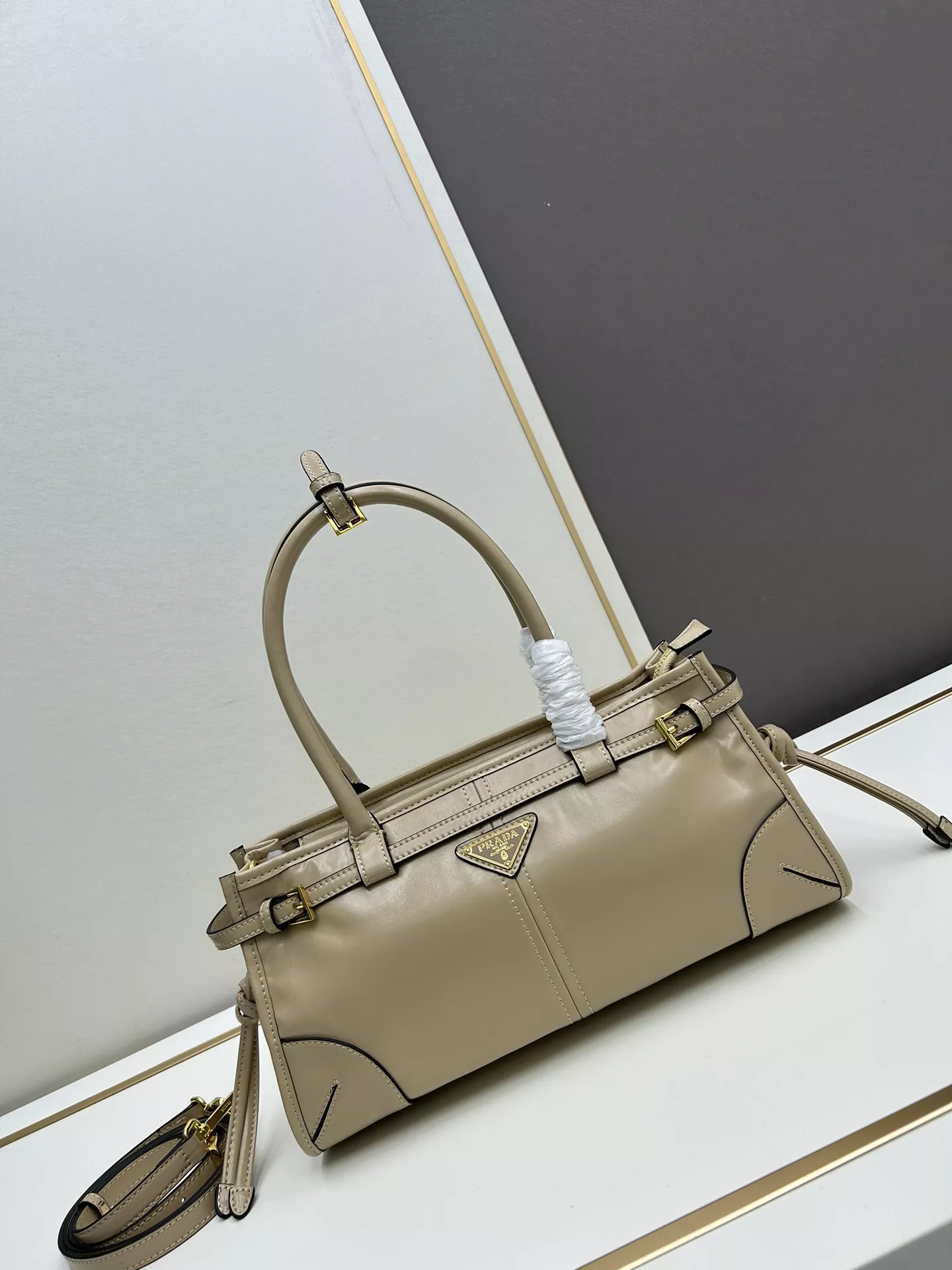 Prada AAA Quality Handbags For Women Trendy 4387