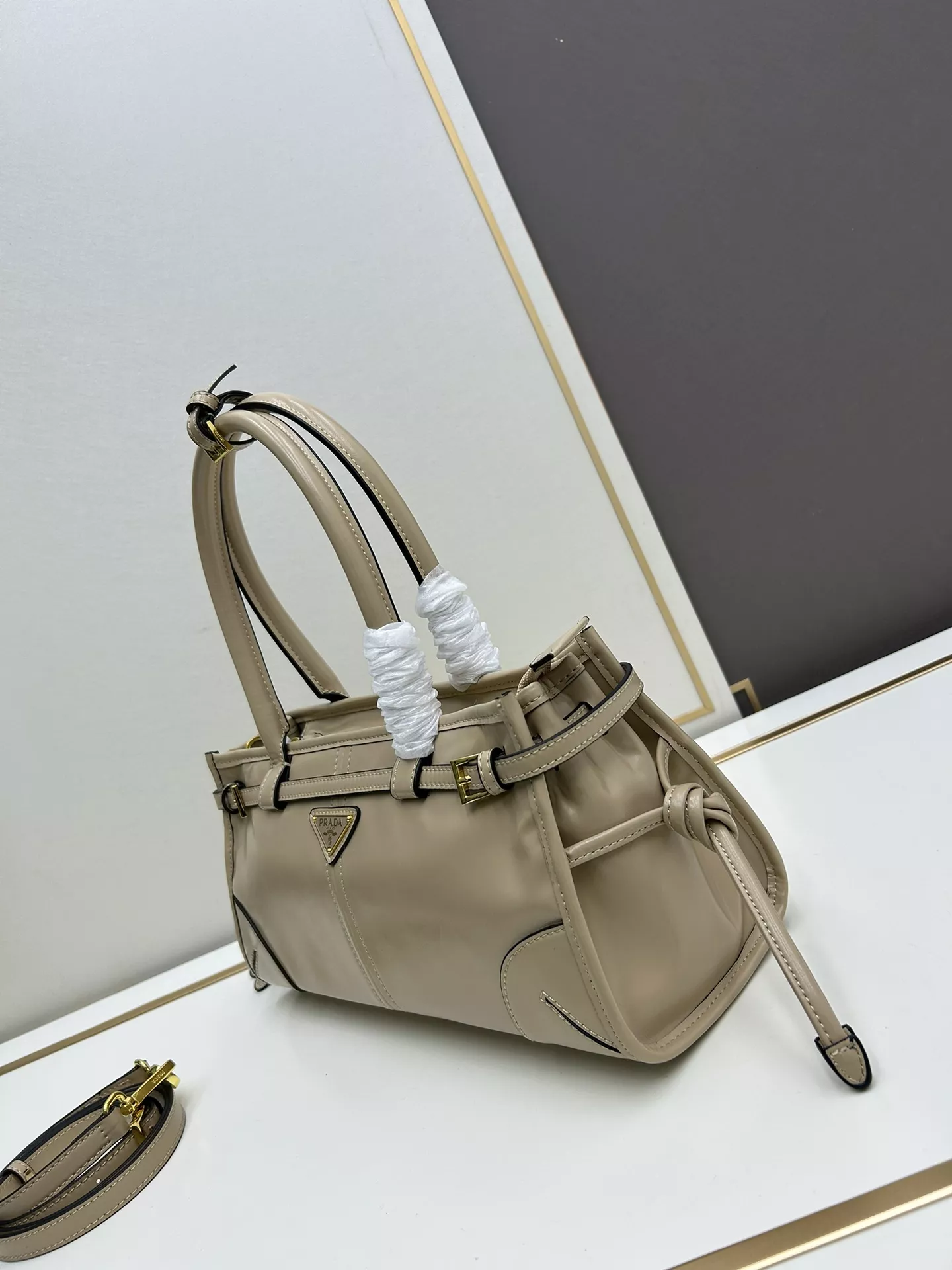 Prada AAA Quality Handbags For Women Trendy 4387