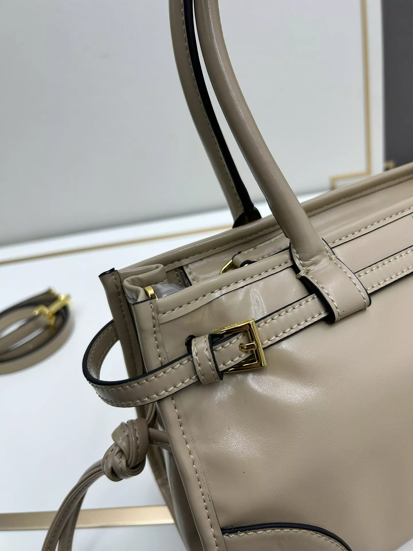 Prada AAA Quality Handbags For Women Trendy 4387