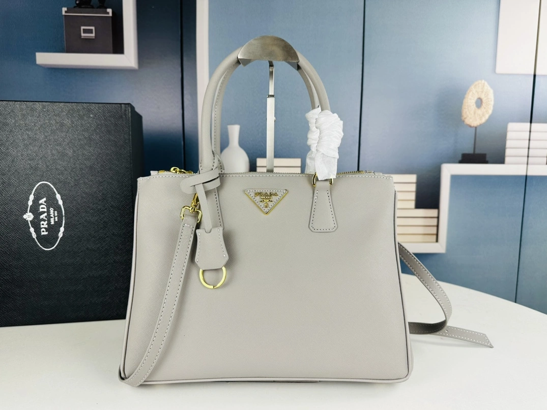Prada AAA Quality Handbags For Women Unique 4352