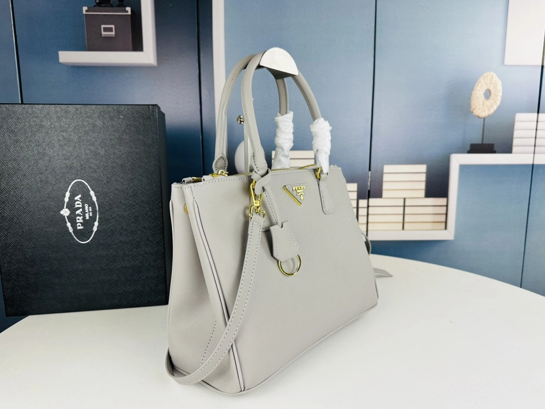 Prada AAA Quality Handbags For Women Unique 4352