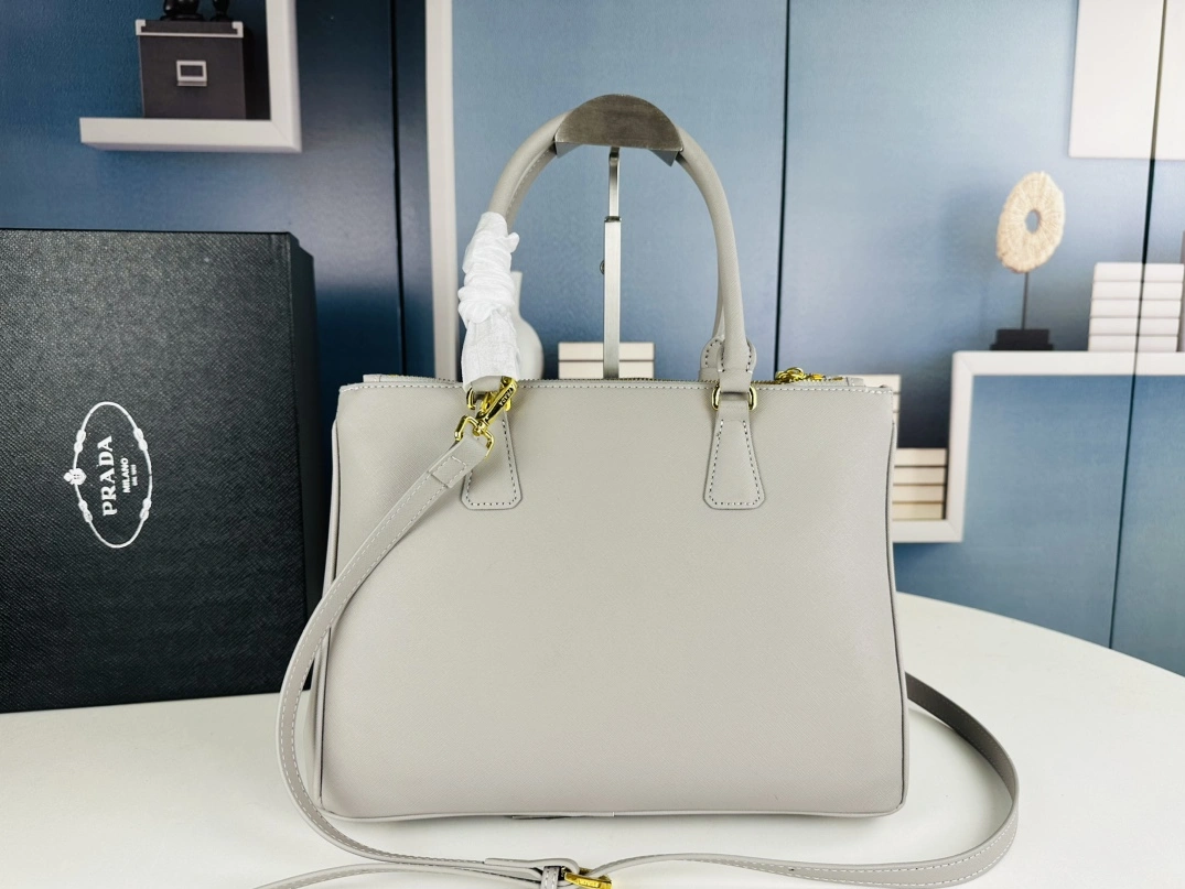 Prada AAA Quality Handbags For Women Unique 4352