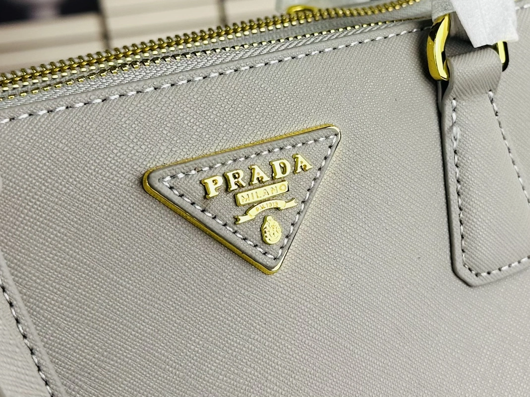 Prada AAA Quality Handbags For Women Unique 4352