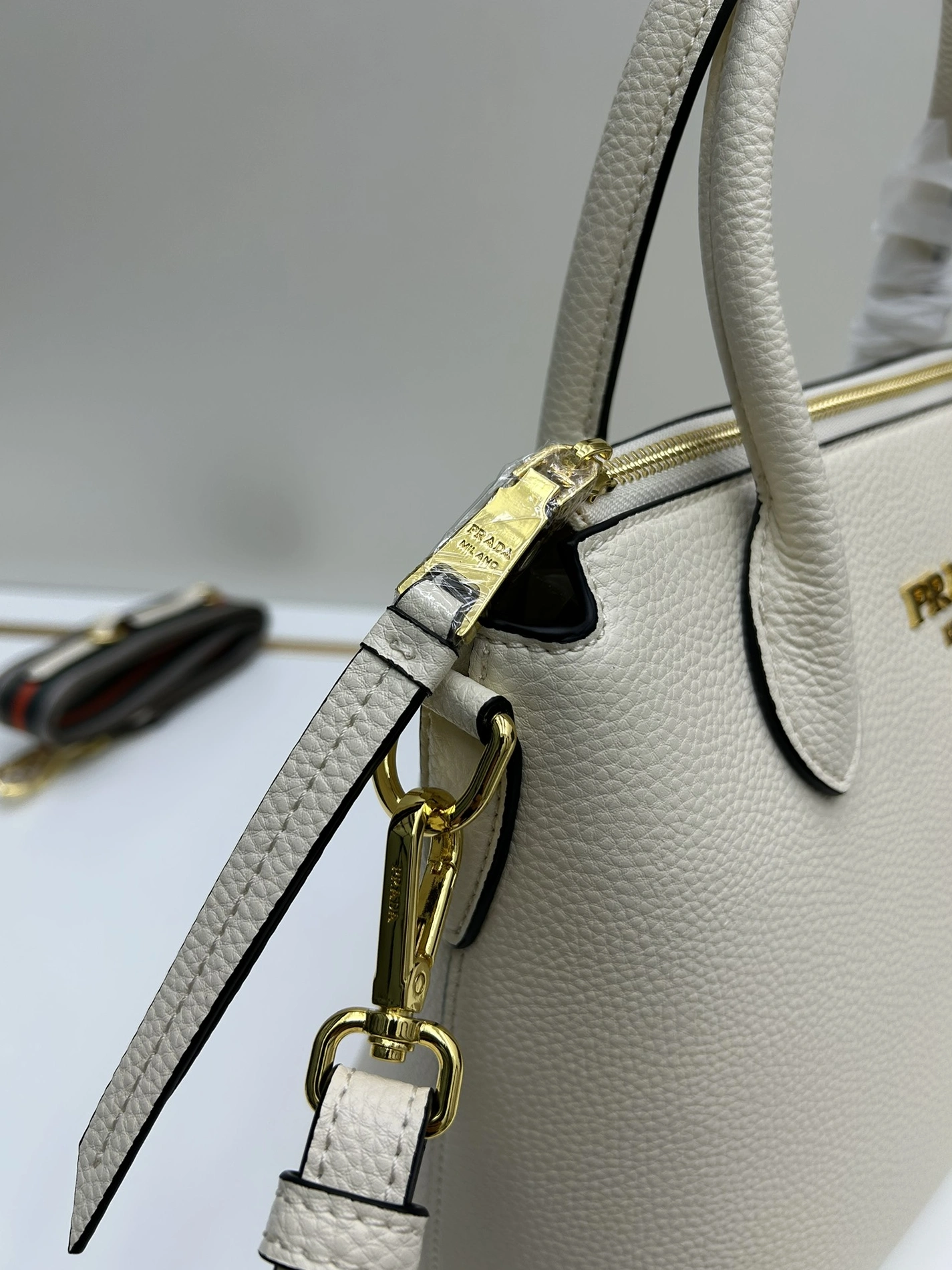 Prada AAA Quality Handbags For Women UrbanStyle 4371