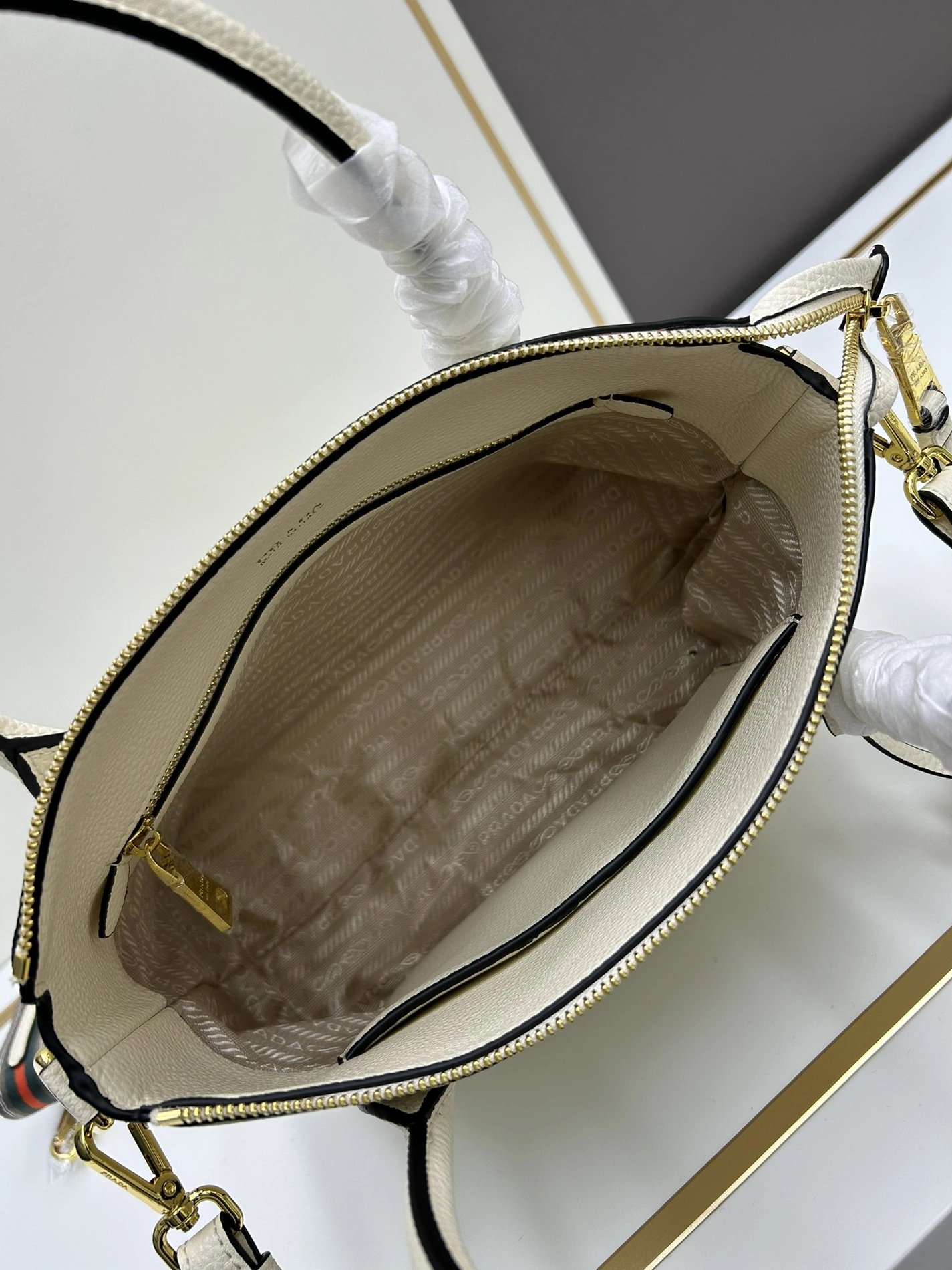 Prada AAA Quality Handbags For Women UrbanStyle 4371