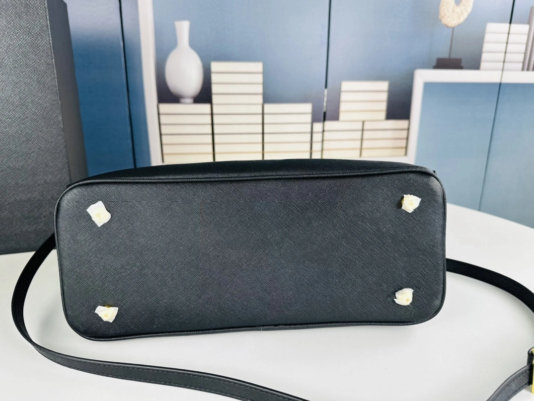 Prada AAA Quality Handbags For Women UrbanStyle 5262