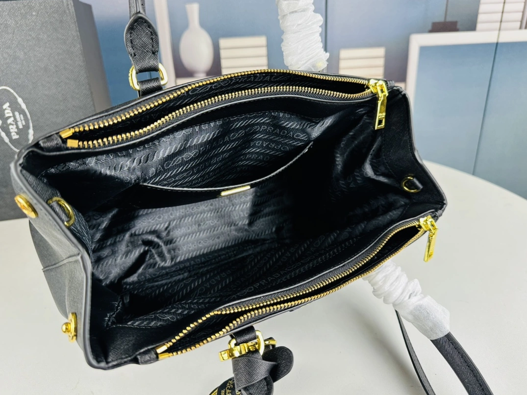 Prada AAA Quality Handbags For Women UrbanStyle 5262