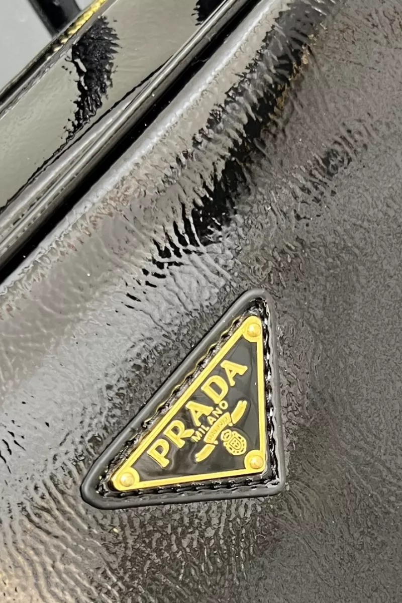 Prada AAA Quality Handbags For Women Versatile 5251