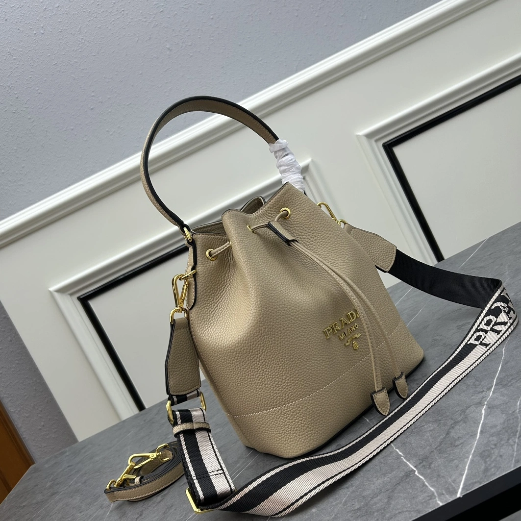 Prada AAA Quality Handbags For Women Vibrant 4148