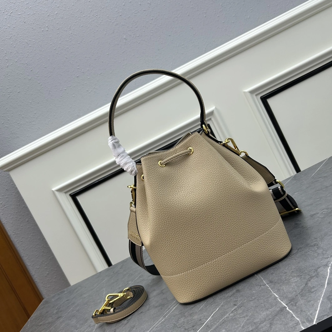 Prada AAA Quality Handbags For Women Vibrant 4148