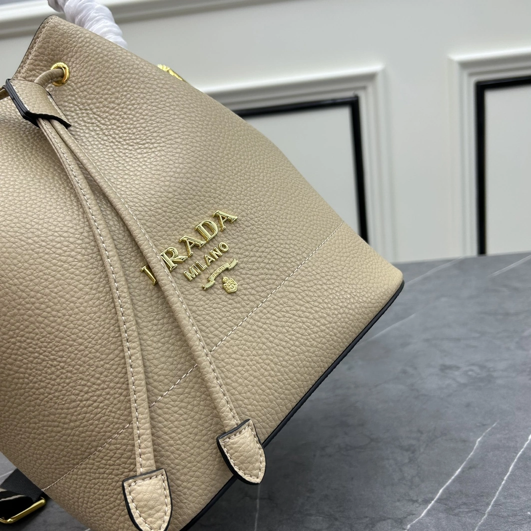 Prada AAA Quality Handbags For Women Vibrant 4148